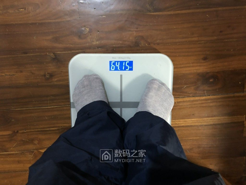 体重秤190斤图片实拍,200斤真人体重秤图片 回老家喽家里的体重秤坏了修修看