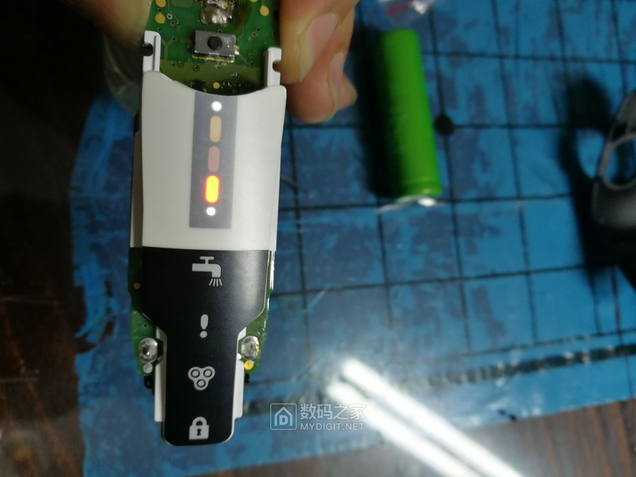 飞利浦电动剃须刀rq1250x拆解更换电池