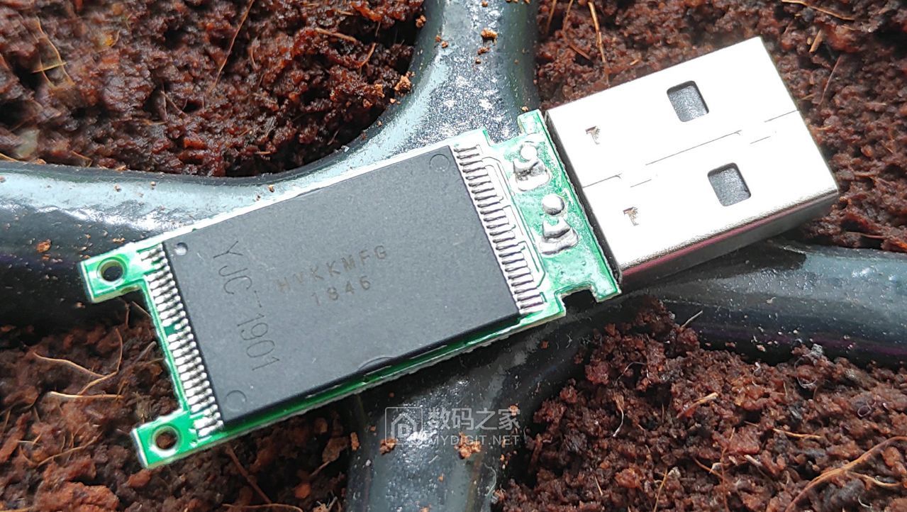 求助我把u盘拆开了谁帮我辨认下主控芯片和存储颗粒的具体型号