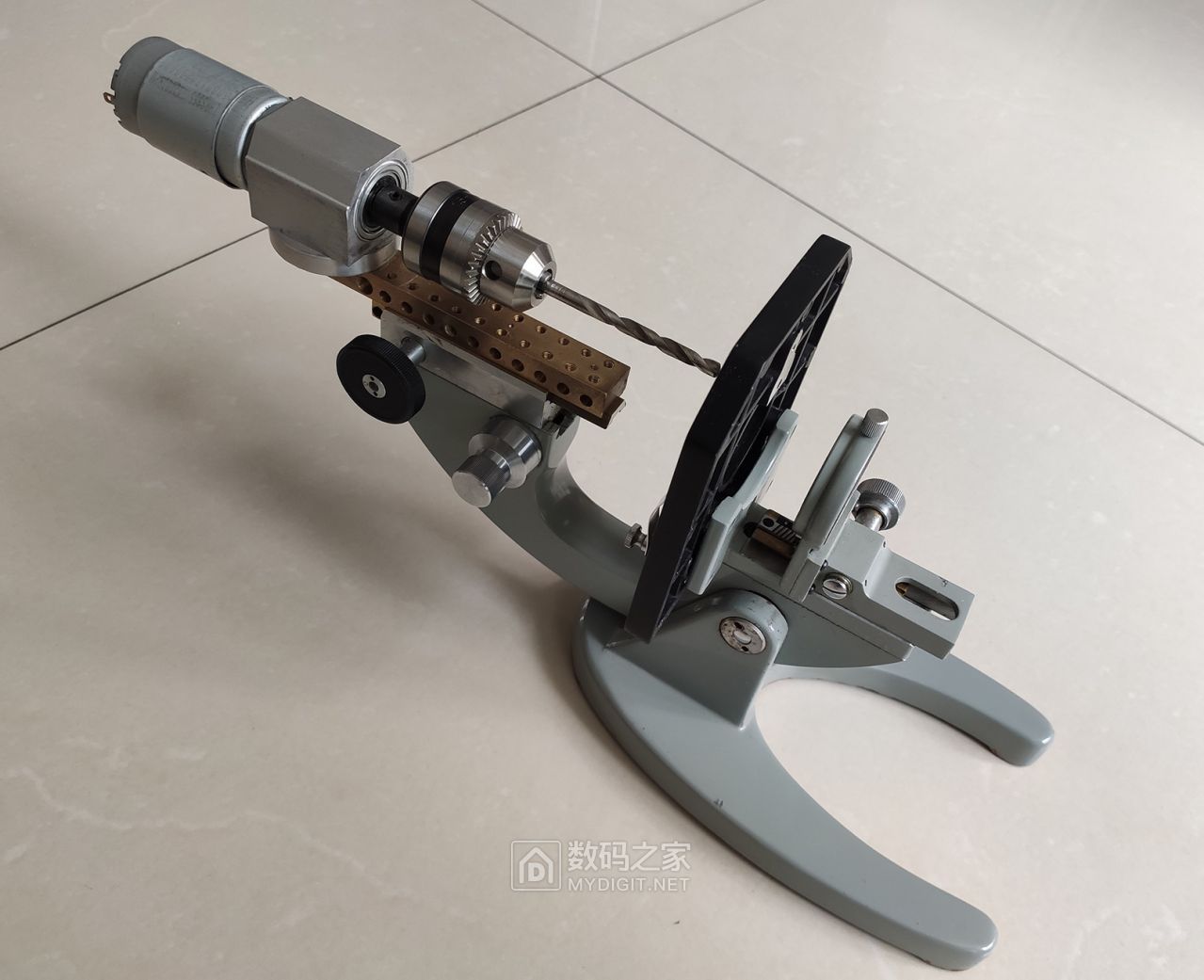 利用显微镜diy迷你小台钻