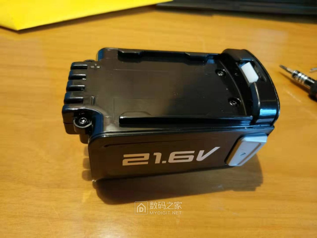 美的吸尘器电池拆解
