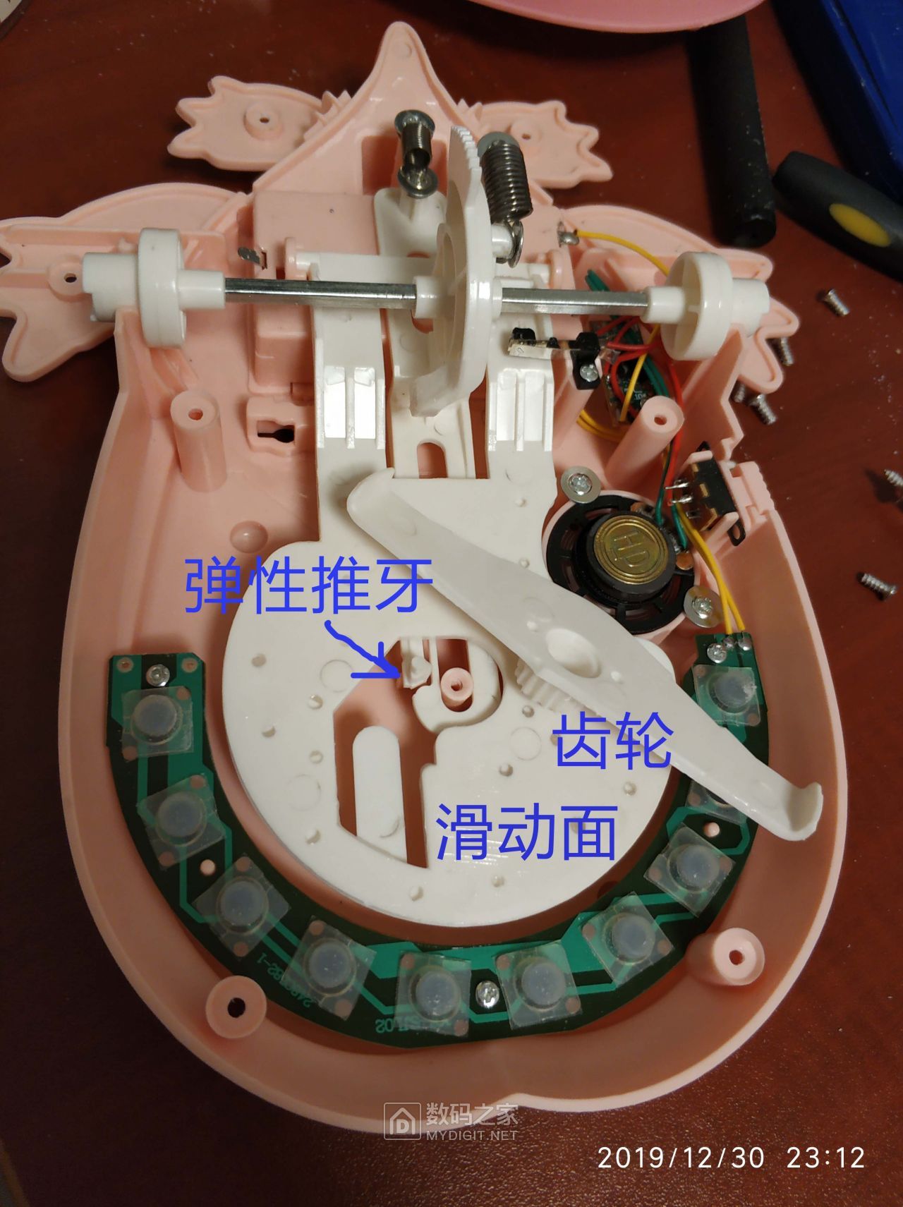 咬手鳄鱼玩具的拆修解析