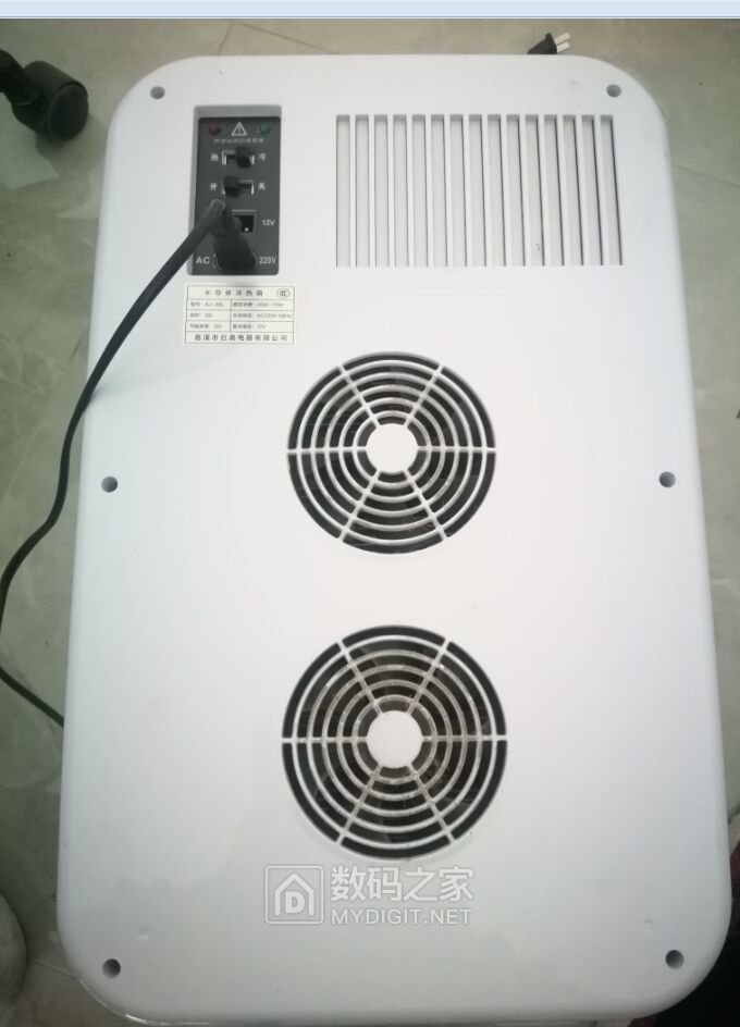 拆个电源很水的可车载12v20升半导体冷热箱品牌型号巨奥aj20l