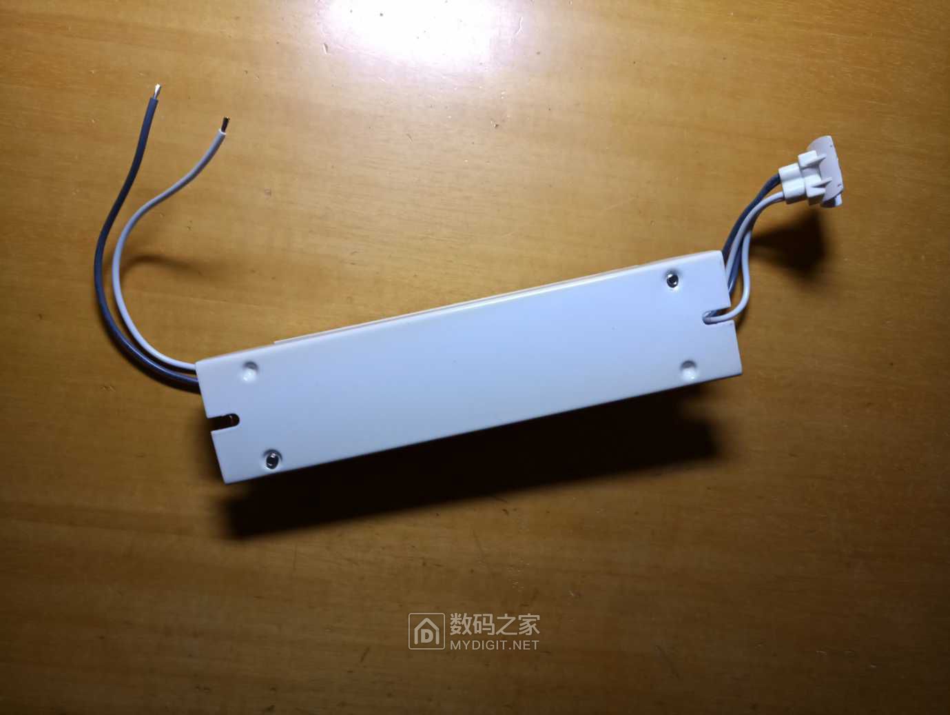 拆一个欧普节能灯电子镇流器