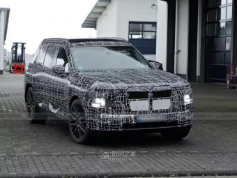 宝马全新一代 X7 最新谍照曝光：线条更硬朗，配备新形态门把手