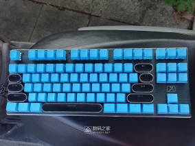 小山拆解：新盟XM-RF87三模机械键盘拆一拆，再换一次键帽，终于舒服了