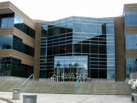 微软×曼奈柯斯：工业插头如何赋能数据中心建设？