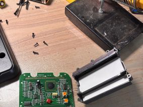 胜利 VC9801A+测量直流电压数值一直上升维修