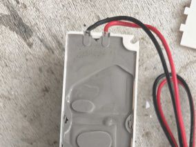 修个香港买的LED灯电源适配器（明纬LPV-60-24）