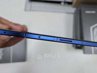 三星Galaxy Z Fold 7真机首曝！纤薄机身撞色设计亮眼