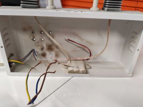 拆个三雄极光应急照明灯，报故障了换下来的
