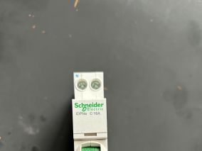 拆个多铁烧坏的1p双端空开（Schneider iDPNa C16A）