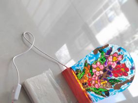 小山拆解：小儿子的手工作品——玻璃板画小夜灯，日后还可以另作他用