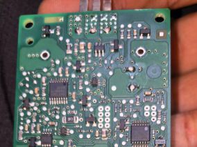 奔驰车辅助电池法拉电容问题