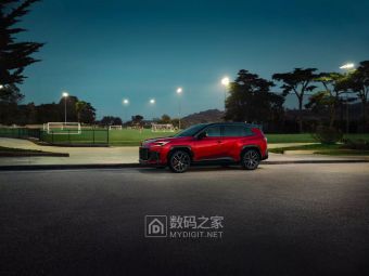 当全球车企在电动车赛道"踩刹车"时 丰田正把插混技术做成新王牌