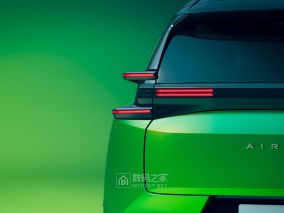 雪铁龙C5 Aircross电动版欧洲上市：680公里续航+魔毯悬挂 法系旗舰SUV放大招