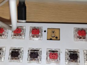 小山拆解：拆洗个艾石头FE104键盘，几个键不击发，这算热插拔轴体么