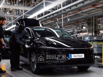 特斯拉柏林工厂惊现新物种：会自己找车位的Model Y
