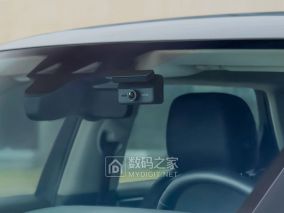 70迈一口气端出两款4K行车记录仪：内置屏幕、ADAS预警、WiFi 6全给上了