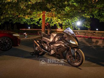 宝马发布碳纤维怪兽！这台赛道级概念摩托够不够炸？