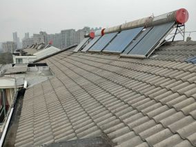 多层住宅安装光伏之 离网10KW电站储能42度电（逛太阳能板市场进货）