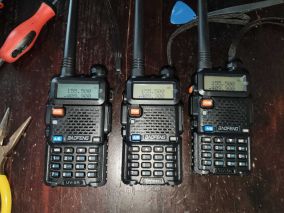 对比2020年和2026年的新旧宝锋uv-5r对讲机拆解