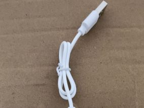 Duniverse YBL-4U/1.2V镍氢镍镉充电器拆解，极为精简，除了电阻就没别了