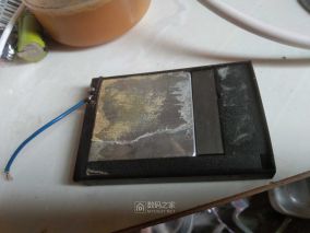 第一次遇见手机电池造假的，里面还有配重铁块