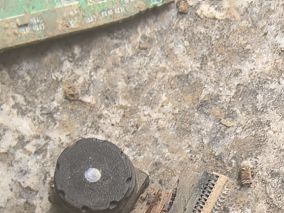 路边的爱立信手机