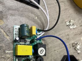 用了3年的客厅风扇灯时不时自动关机 拆修