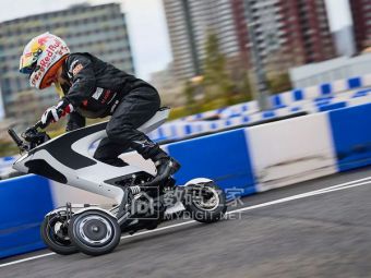 日本整了个变形金刚三轮车！车顶能随便换，赛车型帅炸了！