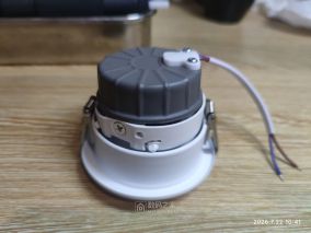 垃圾筒灯质量不行散热仅仅是薄铁皮