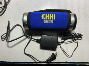 正辉防水防爆灯，灯自重1.5公斤，电池老化，充满只亮几分钟，拆开看了看