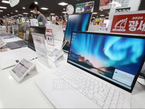 AI热潮把存储芯片买爆了！SK海力士狂涨50%，但老大还是它