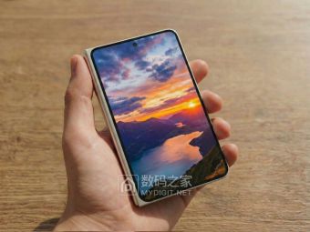 苹果三星折叠屏对狙！2026年护照式大战，细节狂魔爆料终极对比