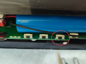 拆解并修复一款带歌词显示的蓝牙多音源输入低音音箱