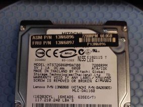 一块比较老的IDE60GB大容量笔记本2.5寸硬盘，日立HITACHI，HTS726060M9AT00
