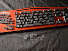 键盘界的奇葩！Behemoth V2 135%布局铝坨坨重4.2公斤，还带游戏手柄