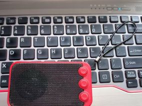 拆个白嫖的插卡音箱