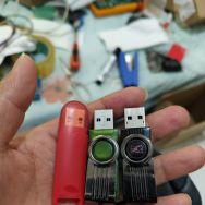 出3个小容量优盘，2个16G，1个24G