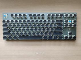 小山拆解：包了几块键盘，总算淘到块三模新盟RF87，不喜朋克风，改之