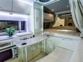 爆改丰田海狮露营车：车顶晒太阳，车里涮火锅的移动豪宅