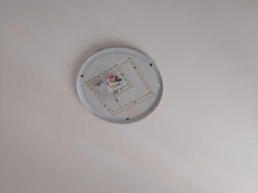 出差回来，储藏间的灯坏了。