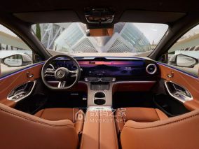 奔驰悄悄给电车加了排沙发，这出戏是专为中国唱的吗？