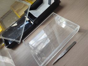 小山拆解：拆彻底点，看看装北京同仁堂阿胶的铁盒，还有几个亚克力盒子