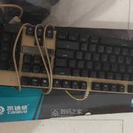 出一堆杂牌键盘
