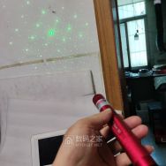 免费 送一个YL-Laser303满天星激光笔，红色机身，全铝合金外壳