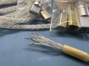 自己DIY一条多股音频线，比较麻烦，还是买成品线比较省心
