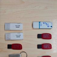 U盘打包出售，全部为USB2.0U盘，6个16G的，5个8G的。