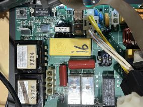 APC sua1500ich UPS负载的时候有滋滋声音